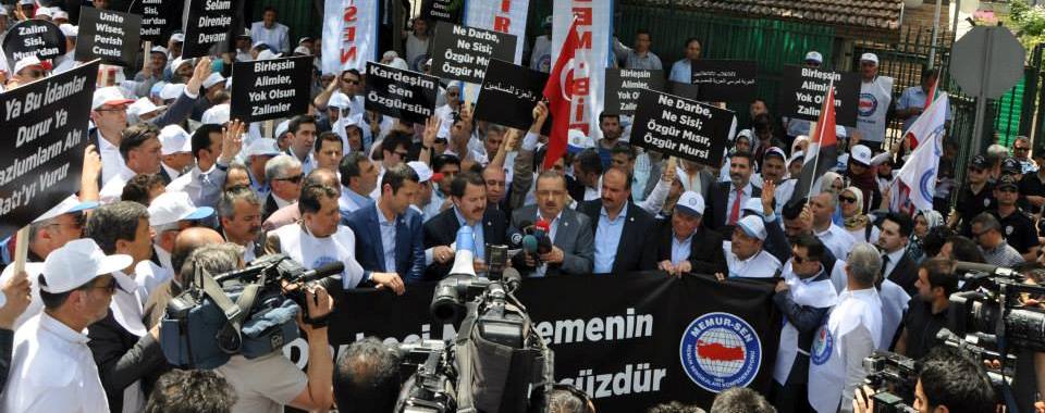 Memur-Sen Mursi İçin Alanlara İndi
