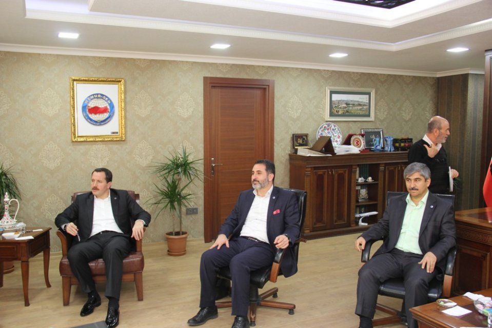 Uluslararası Kudüs ve Filistin Sendikalar Destek Birliği Heyeti, Memur-Sen Genel Başkanı Ali Yalçın\'ı ziyaret etti.