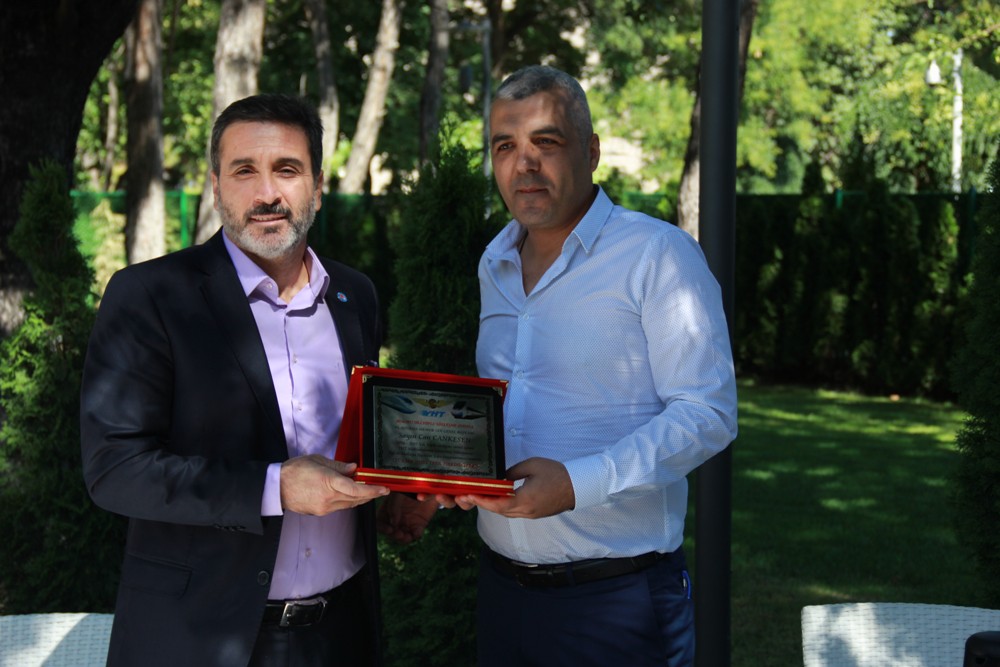 YHT MAKİNİSTLERİNDEN CANKESENE TEŞEKKÜR PLAKETİ