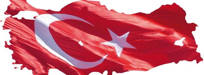 BAYRAĞIMIZI GÖNDERDEN İNDİREN HAİNLER, MİLLETİMİZİ BİRBİRİNE DÜŞÜRMEK İSTİYORLAR.
