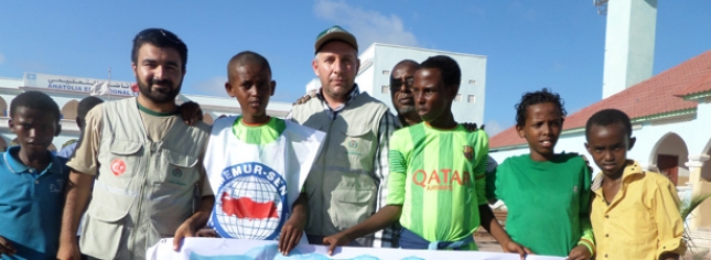 Memur-Sen’den Somalili Yetimlere Ziyaret